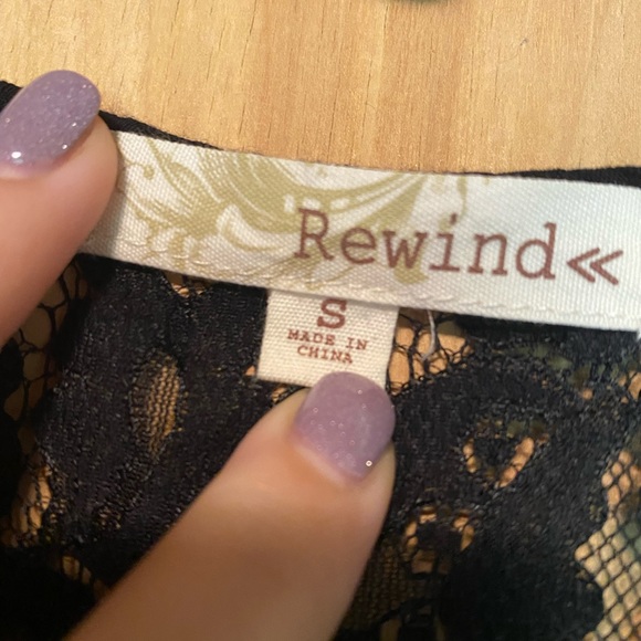 Juniors small shoulder cutout long sleeve lacy top - Picture 4 of 4